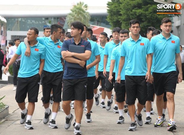 Xuân Trường cà khịa Hồng Duy, tuyển thủ Việt Nam tươi rói sẵn sàng đấu Thái Lan - Ảnh 2. Xuân Trường cà khịa Hồng Duy, tuyển thủ Việt Nam tươi rói sẵn sàng đấu Thái Lan - Ảnh 2.
