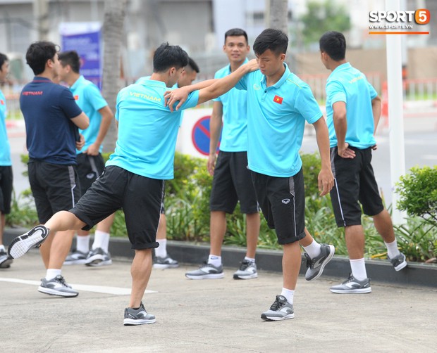 Xuân Trường cà khịa Hồng Duy, tuyển thủ Việt Nam tươi rói sẵn sàng đấu Thái Lan - Ảnh 11. Xuân Trường cà khịa Hồng Duy, tuyển thủ Việt Nam tươi rói sẵn sàng đấu Thái Lan - Ảnh 11.