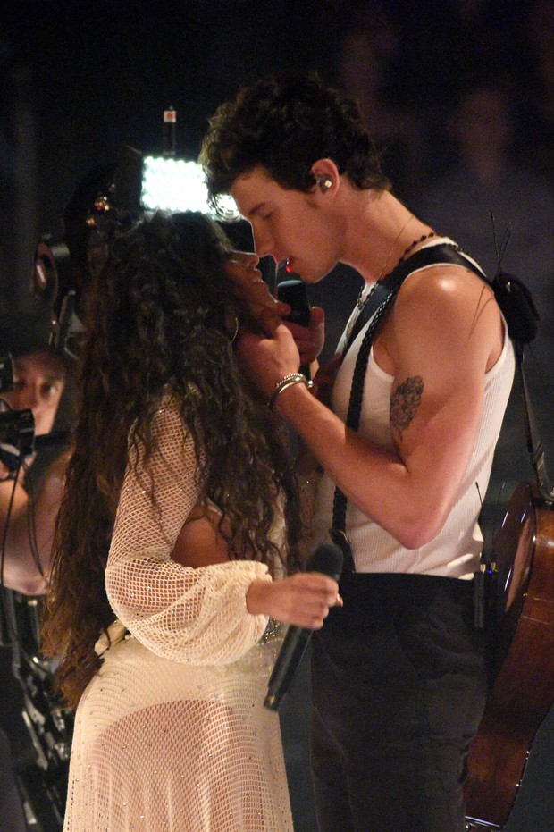 Senorita chưa hạ nhiệt, Camila Cabello đã vội ra MV mới nhưng không có bạn trai Shawn Mendes bỗng thấy chưa quen - Ảnh 1.