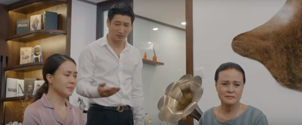 Nhìn Khuê sưa quá chén, Thái (Hoa Hồng Trên Ngực Trái) liền xỉa xói vợ: Cô chỉ biết ăn, đẻ và nói xấu chồng - Ảnh 5. Nhìn Khuê sưa quá chén, Thái (Hoa Hồng Trên Ngực Trái) liền xỉa xói vợ: Cô chỉ biết ăn, đẻ và nói xấu chồng - Ảnh 5.