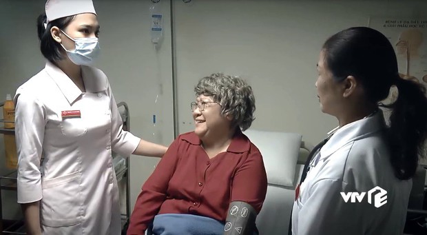 4 màn ăn vạ của mẹ chồng phim Việt: Giả điên như bà Kim (Hoa Hồng Trên Ngực Trái) rồi ai dám lấy chồng nữa? - Ảnh 9. 4 màn ăn vạ của mẹ chồng phim Việt: Giả điên như bà Kim (Hoa Hồng Trên Ngực Trái) rồi ai dám lấy chồng nữa? - Ảnh 9.