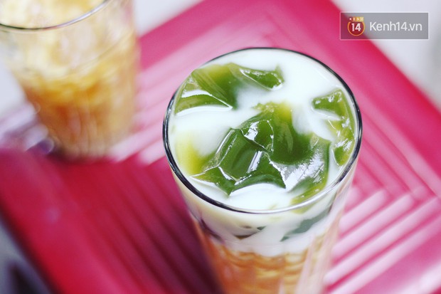 Mang 2 món ăn vặt quen thuộc kết hợp lại, thế là ở Hà Nội lại có món mới nghe vô lý mà lại rất thuyết phục này - Ảnh 1.