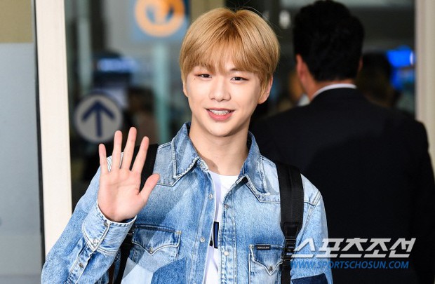 Dàn idol hạng A đổ bộ sân bay: Yuri (SNSD) xinh xuất thần hậu giảm cân, Kang Daniel và bộ đôi DBSK ai bảnh hơn? - Ảnh 9. Dàn idol hạng A đổ bộ sân bay: Yuri (SNSD) xinh xuất thần hậu giảm cân, Kang Daniel và bộ đôi DBSK ai bảnh hơn? - Ảnh 9.