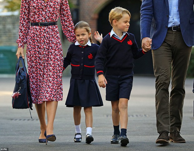 Một loạt khoảnh khắc bá đạo của Công chúa Charlotte trong ngày đầu tiên đến trường khiến ai cũng thích thú - Ảnh 3.