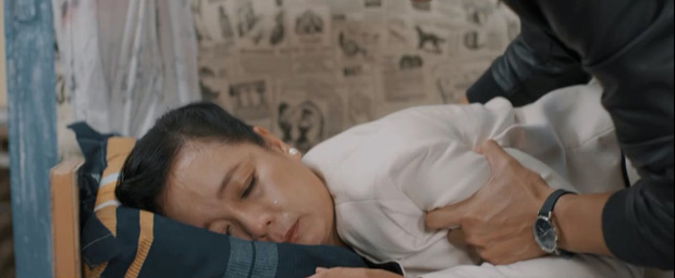 4 màn ăn vạ của mẹ chồng phim Việt: Giả điên như bà Kim (Hoa Hồng Trên Ngực Trái) rồi ai dám lấy chồng nữa? - Ảnh 3. 4 màn ăn vạ của mẹ chồng phim Việt: Giả điên như bà Kim (Hoa Hồng Trên Ngực Trái) rồi ai dám lấy chồng nữa? - Ảnh 3.