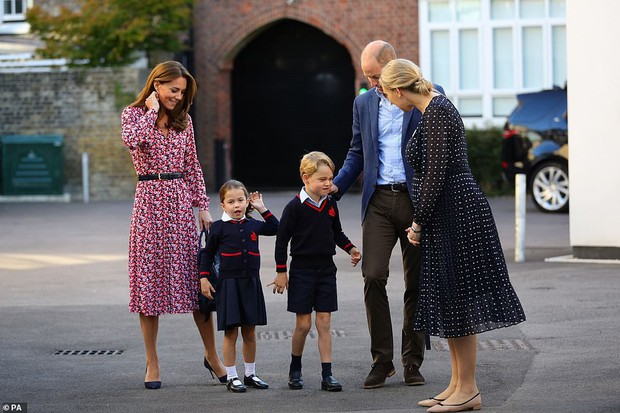Một loạt khoảnh khắc bá đạo của Công chúa Charlotte trong ngày đầu tiên đến trường khiến ai cũng thích thú - Ảnh 5.