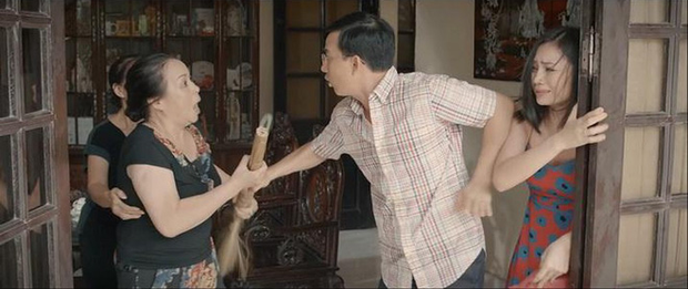 4 màn ăn vạ của mẹ chồng phim Việt: Giả điên như bà Kim (Hoa Hồng Trên Ngực Trái) rồi ai dám lấy chồng nữa? - Ảnh 7. 4 màn ăn vạ của mẹ chồng phim Việt: Giả điên như bà Kim (Hoa Hồng Trên Ngực Trái) rồi ai dám lấy chồng nữa? - Ảnh 7.
