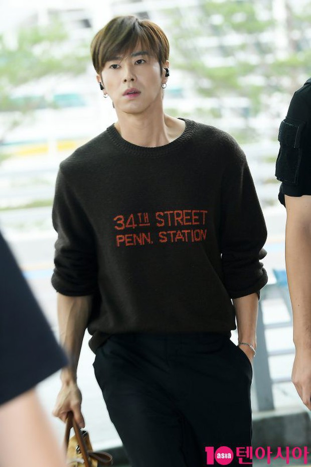 Dàn idol hạng A đổ bộ sân bay: Yuri (SNSD) xinh xuất thần hậu giảm cân, Kang Daniel và bộ đôi DBSK ai bảnh hơn? - Ảnh 12. Dàn idol hạng A đổ bộ sân bay: Yuri (SNSD) xinh xuất thần hậu giảm cân, Kang Daniel và bộ đôi DBSK ai bảnh hơn? - Ảnh 12.