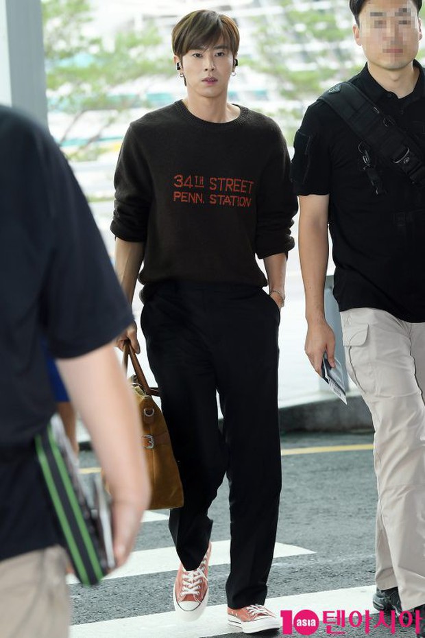 Dàn idol hạng A đổ bộ sân bay: Yuri (SNSD) xinh xuất thần hậu giảm cân, Kang Daniel và bộ đôi DBSK ai bảnh hơn? - Ảnh 11. Dàn idol hạng A đổ bộ sân bay: Yuri (SNSD) xinh xuất thần hậu giảm cân, Kang Daniel và bộ đôi DBSK ai bảnh hơn? - Ảnh 11.