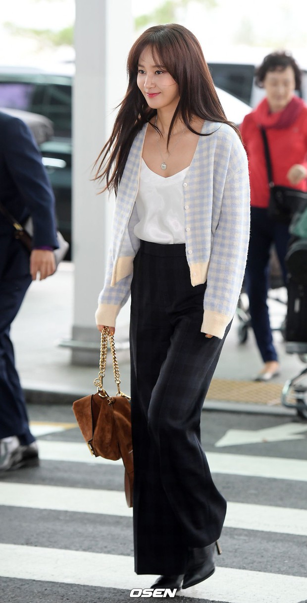 Dàn idol hạng A đổ bộ sân bay: Yuri (SNSD) xinh xuất thần hậu giảm cân, Kang Daniel và bộ đôi DBSK ai bảnh hơn? - Ảnh 2. Dàn idol hạng A đổ bộ sân bay: Yuri (SNSD) xinh xuất thần hậu giảm cân, Kang Daniel và bộ đôi DBSK ai bảnh hơn? - Ảnh 2.