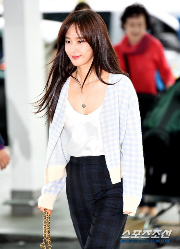 Dàn idol hạng A đổ bộ sân bay: Yuri (SNSD) xinh xuất thần hậu giảm cân, Kang Daniel và bộ đôi DBSK ai bảnh hơn? - Ảnh 4. Dàn idol hạng A đổ bộ sân bay: Yuri (SNSD) xinh xuất thần hậu giảm cân, Kang Daniel và bộ đôi DBSK ai bảnh hơn? - Ảnh 4.