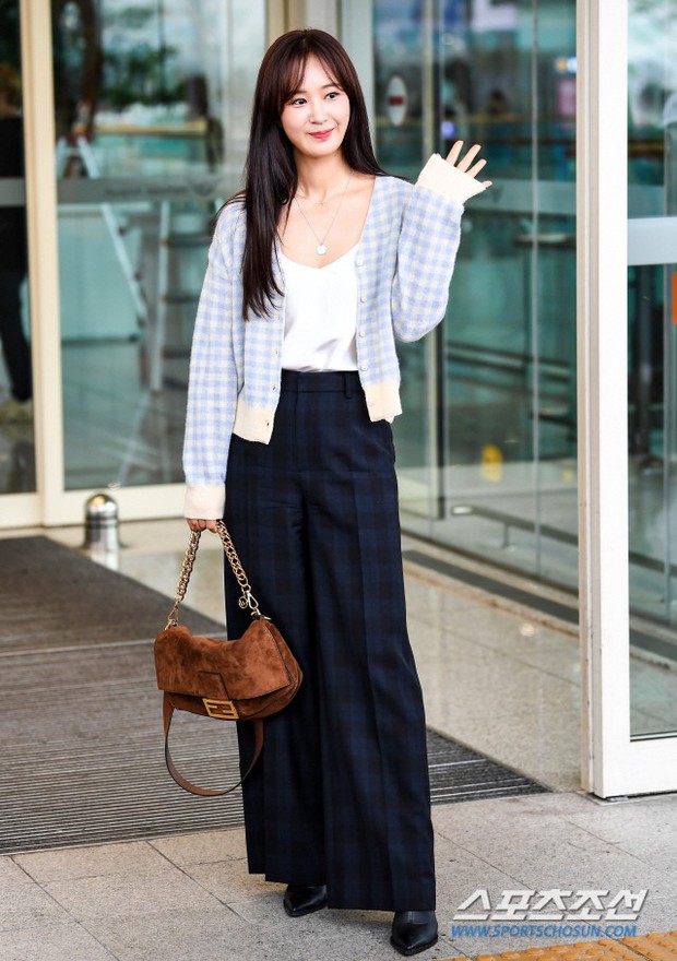 Dàn idol hạng A đổ bộ sân bay: Yuri (SNSD) xinh xuất thần hậu giảm cân, Kang Daniel và bộ đôi DBSK ai bảnh hơn? - Ảnh 3. Dàn idol hạng A đổ bộ sân bay: Yuri (SNSD) xinh xuất thần hậu giảm cân, Kang Daniel và bộ đôi DBSK ai bảnh hơn? - Ảnh 3.