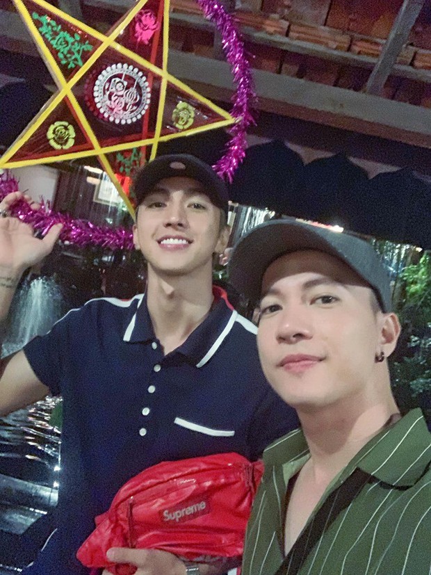 Cách cặp mỹ nam ST - Bình An ăn mừng giải Á quân Cuộc đua kỳ thú cực hot: Vén áo khoe cơ bụng 6 múi cực phẩm! - Ảnh 3.