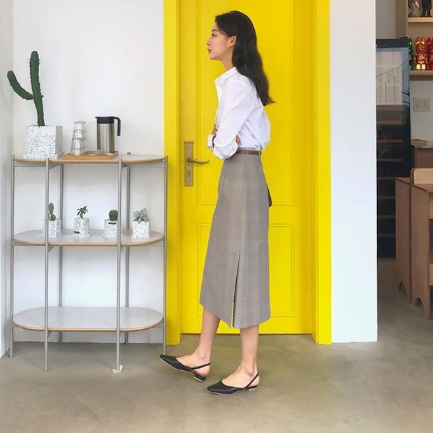 Tủ đồ của nàng công sở mà thiếu một mẫu giày thì sẽ bớt vài phần thú vị, mix đồ cũng khó sang chảnh - Ảnh 11.