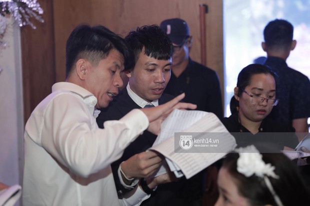 Đám cưới con gái đại gia Minh Nhựa: Cảnh cha đưa ái nữ vào lễ đường bằng siêu xe 80 tỷ gây sốt, dàn khách mời toàn MC, ca sĩ, đại gia - Ảnh 17.