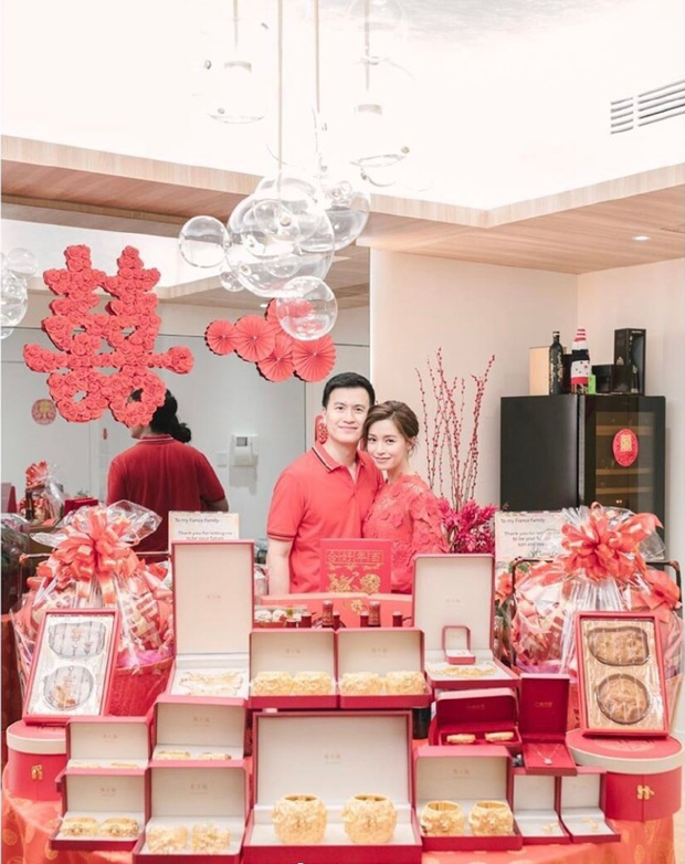 Lễ đăng ký kết hôn của Thần tiên tỷ tỷ Văn Vịnh San với đại gia: Lấn lướt hôn lễ của tỷ muội cạch mặt Angela Baby - Ảnh 12. Lễ đăng ký kết hôn của Thần tiên tỷ tỷ Văn Vịnh San với đại gia: Lấn lướt hôn lễ của tỷ muội cạch mặt Angela Baby - Ảnh 12.