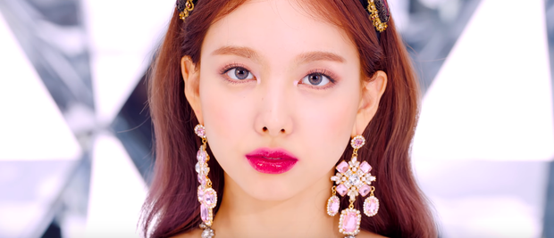TWICE tung phát pháo mở màn cho đợt comeback, fan thở phào nhẹ nhõm: sang - xịn - mịn hơn Fancy rồi! - Ảnh 2. TWICE tung phát pháo mở màn cho đợt comeback, fan thở phào nhẹ nhõm: sang - xịn - mịn hơn Fancy rồi! - Ảnh 2.