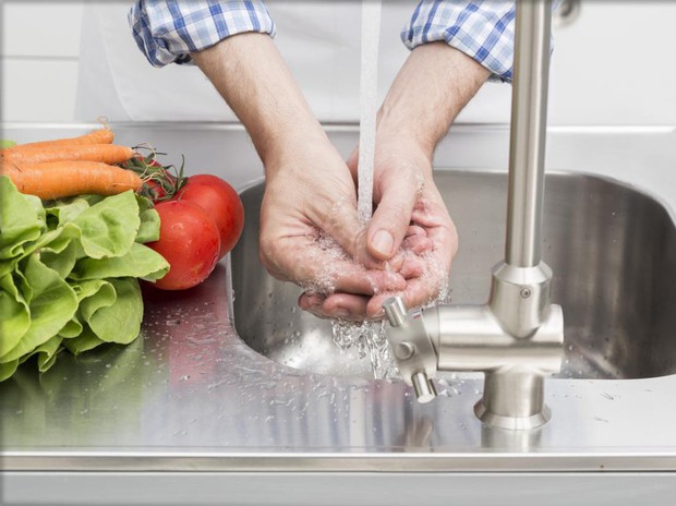 Những thói quen xấu diễn ra trong nhà bếp có thể gây hại sức khỏe nghiêm trọng - Ảnh 5.
