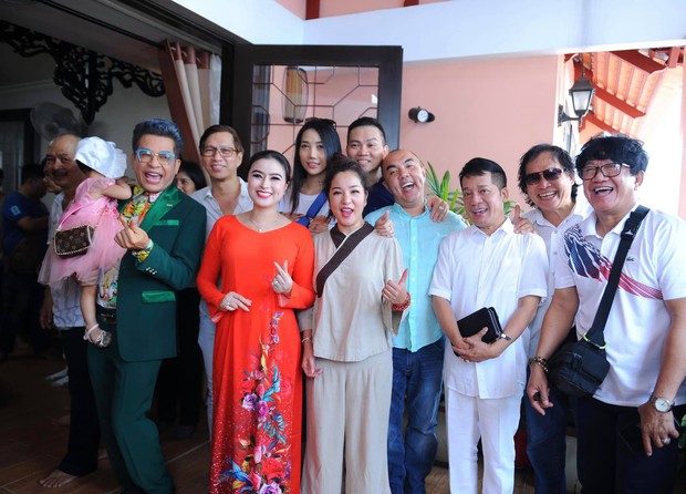 Thúy Nga lần đầu tổ chức cúng Tổ nghề ở Việt Nam sau khi sang Mỹ, Minh Nhí và dàn nghệ sĩ cùng tề tựu dâng hương - Ảnh 2. Thúy Nga lần đầu tổ chức cúng Tổ nghề ở Việt Nam sau khi sang Mỹ, Minh Nhí và dàn nghệ sĩ cùng tề tựu dâng hương - Ảnh 2.