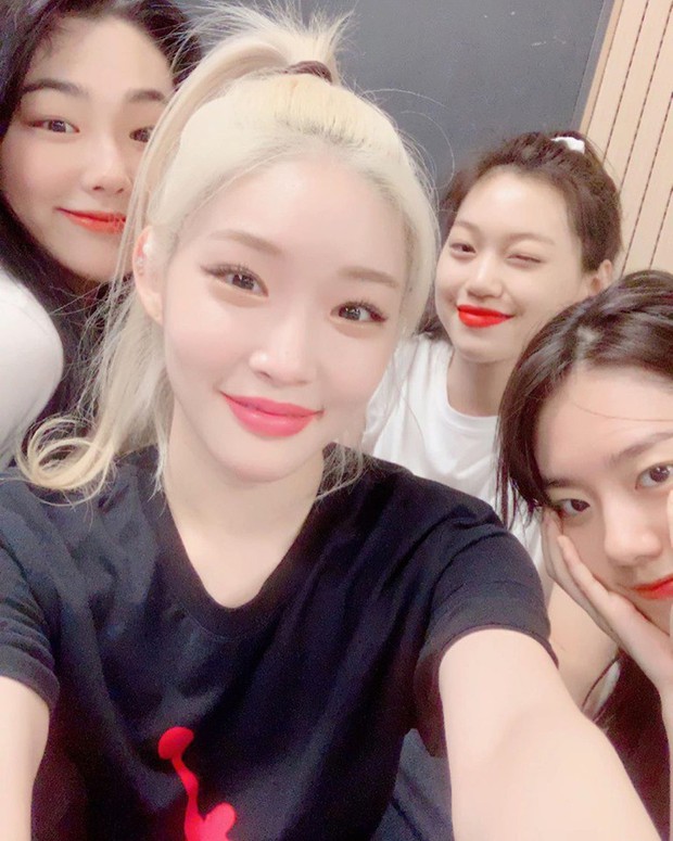 Những cô nàng quốc dân I.O.I chính thức hội ngộ tại phòng thu, ngày comeback với đầy đủ 11 thành viên đã không còn xa - Ảnh 1. Những cô nàng quốc dân I.O.I chính thức hội ngộ tại phòng thu, ngày comeback với đầy đủ 11 thành viên đã không còn xa - Ảnh 1.