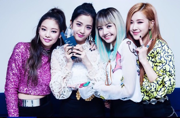 10 girlgroup “ẵm” nhiều cúp âm nhạc nhất: BLACKPINK mất hút, quán quân vẫn là 1 huyền thoại Kpop Gen 2 - Ảnh 11. 10 girlgroup “ẵm” nhiều cúp âm nhạc nhất: BLACKPINK mất hút, quán quân vẫn là 1 huyền thoại Kpop Gen 2 - Ảnh 11.