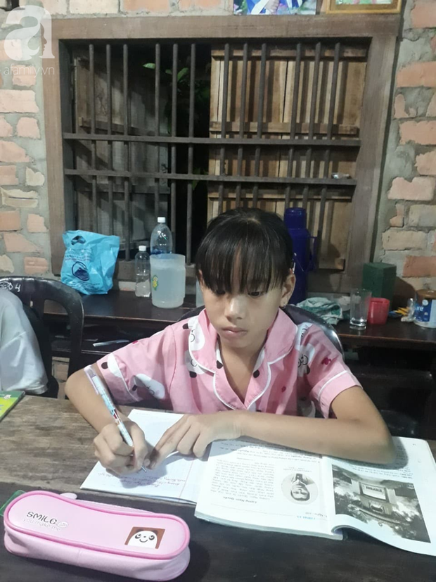 Trung thu đượm buồn của ba đứa trẻ không cha, đau đớn nhìn người mẹ nằm chờ chết vì thiếu tiền chữa bệnh - Ảnh 4.