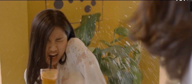 Chán hiền lành, Khuê (Hoa Hồng Trên Ngực Trái) giờ đây đã biết bật chồng tanh tách sau những ngày bị cắm sừng - Ảnh 7. Chán hiền lành, Khuê (Hoa Hồng Trên Ngực Trái) giờ đây đã biết bật chồng tanh tách sau những ngày bị cắm sừng - Ảnh 7.