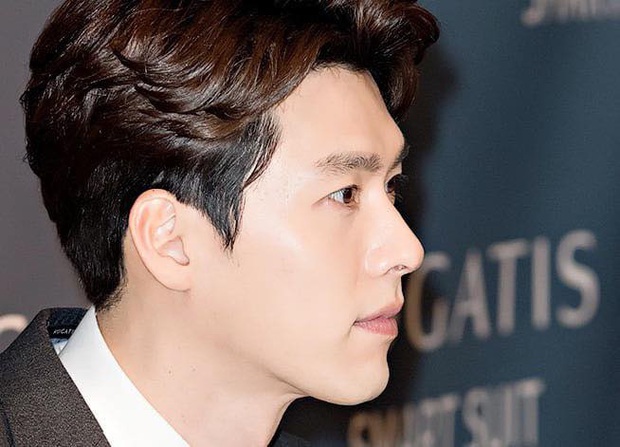 “Soái ca Triều Tiên” Hyun Bin gây bão mạng với góc nghiêng sắc lẹm như dao rọc giấy, sống mũi hiếm có khó tìm - Ảnh 17. “Soái ca Triều Tiên” Hyun Bin gây bão mạng với góc nghiêng sắc lẹm như dao rọc giấy, sống mũi hiếm có khó tìm - Ảnh 17.