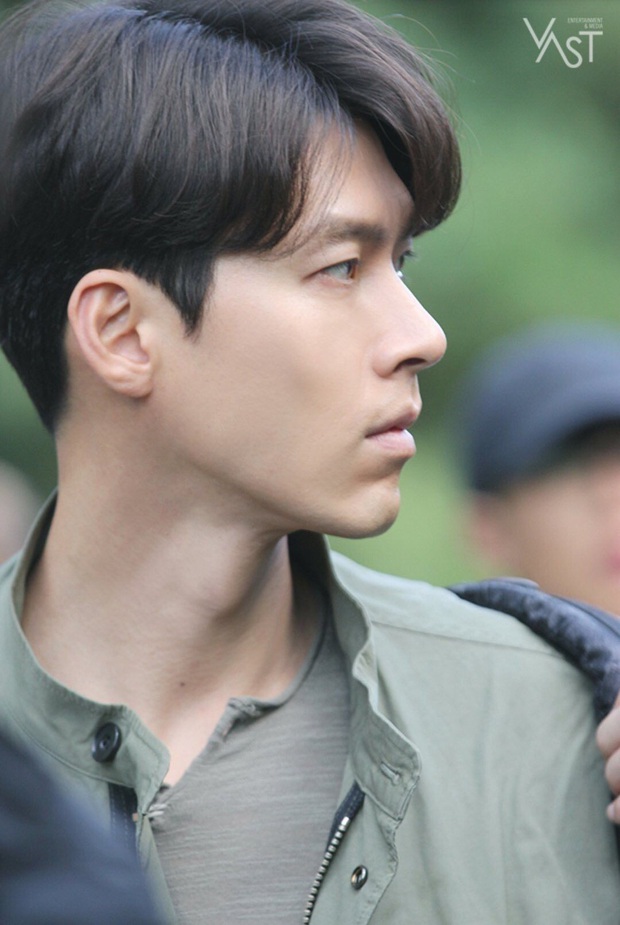 “Soái ca Triều Tiên” Hyun Bin gây bão mạng với góc nghiêng sắc lẹm như dao dọc giấy, sống mũi hiếm có khó tìm - Ảnh 7.