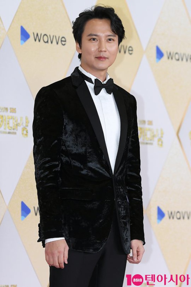 Siêu thảm đỏ SBS Drama Awards 2019: Jang Nara đẹp nức nở, Suzy lấn át cả Hoa hậu Hàn hở bạo và dàn minh tinh quyền lực - Ảnh 21. Siêu thảm đỏ SBS Drama Awards 2019: Jang Nara đẹp nức nở, Suzy lấn át cả Hoa hậu Hàn hở bạo và dàn minh tinh quyền lực - Ảnh 21.