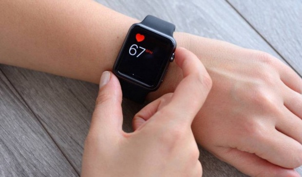 Apple Watch bị bác sỹ kiện vì “ăn cắp” bằng sáng chế phát hiện nhịp tim - tính năng làm lên thương hiệu của mình - Ảnh 1. Apple Watch bị bác sỹ kiện vì “ăn cắp” bằng sáng chế phát hiện nhịp tim - tính năng làm lên thương hiệu của mình - Ảnh 1.