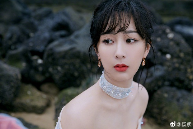 Dàn mỹ nhân Cbiz đẹp nức nở sự kiện countdown: Nhiệt Ba khí chất, Angela Baby - Dương Mịch thần thái bất phân thắng bại - Ảnh 14. Dàn mỹ nhân Cbiz đẹp nức nở sự kiện countdown: Nhiệt Ba khí chất, Angela Baby - Dương Mịch thần thái bất phân thắng bại - Ảnh 14.