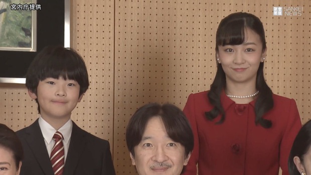 Hoàng gia Nhật công bố ảnh chụp đại gia đình chào mừng năm mới 2020, gây chú ý nhất là màn đọ sắc của 3 nàng công chúa - Ảnh 6.