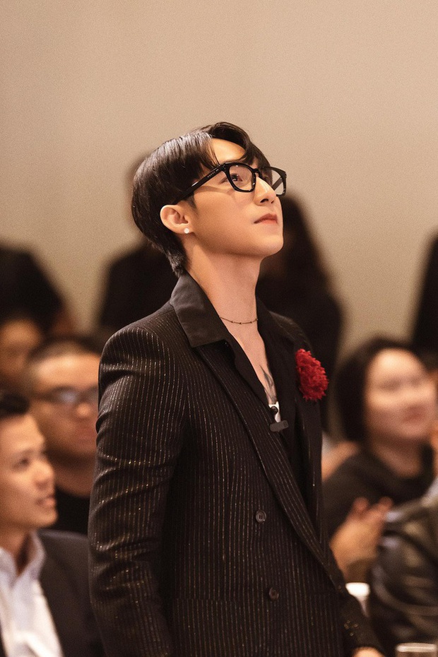Sơn Tùng M-TP chính thức là thành viên Hội đồng thẩm định WeChoice 2019, netizen phản ứng: Giờ đã hiểu có idol ưu tú là như thế nào - Ảnh 2. Sơn Tùng M-TP chính thức là thành viên Hội đồng thẩm định WeChoice 2019, netizen phản ứng: Giờ đã hiểu có idol ưu tú là như thế nào - Ảnh 2.