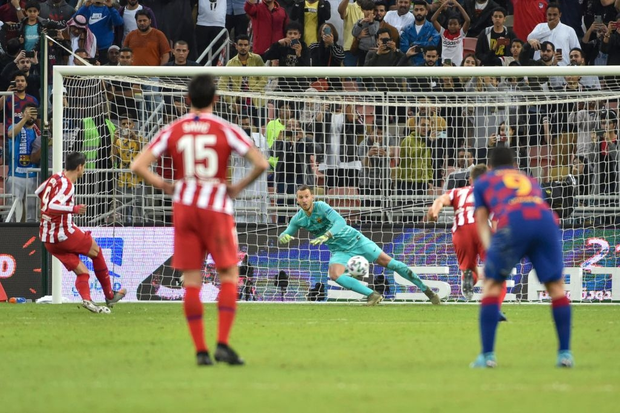 Bị truyền nhân của Ronaldo bật lại, Messi đáp trả bằng màn trình diễn như lên đồng nhưng sau cùng vẫn phải nhận cái kết đắng ngắt - Ảnh 8.