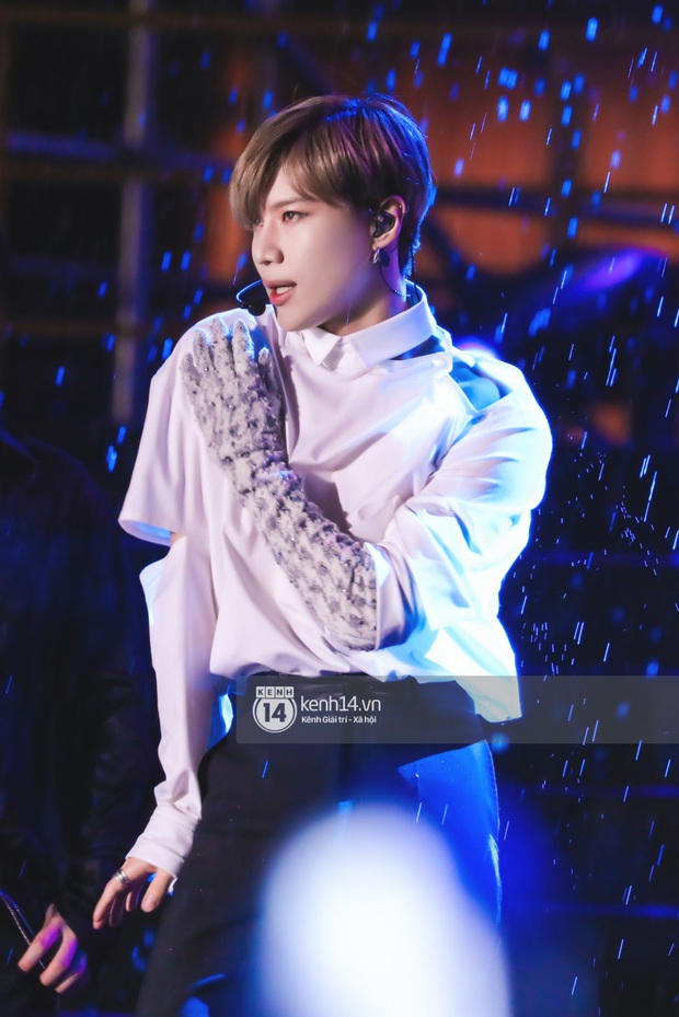 Taemin (SHINee) đẹp như tiên tử biểu diễn xuất thần dưới mưa, tiện thể tung thính solo concert tại Việt Nam? - Ảnh 4.