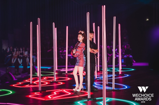Kết hợp Đen đá không đường và Mượn rượu tỏ tình, BigDaddy x Emily x AMEE x Sóc Nâu làm say mê khán giả tại WeChoice Awards 2019 - Ảnh 5. Kết hợp Đen đá không đường và Mượn rượu tỏ tình, BigDaddy x Emily x AMEE x Sóc Nâu làm say mê khán giả tại WeChoice Awards 2019 - Ảnh 5.