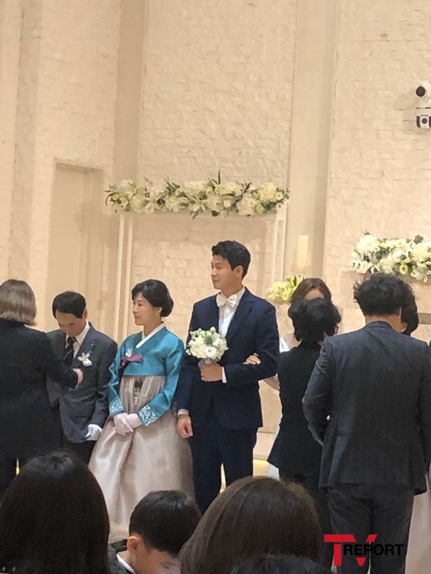 Đám cưới hot nhất xứ Hàn hôm qua: Mỹ nhân Joy (Red Velvet) đẹp rạng rỡ đến dự, nhưng chưa nổi bằng cặp mẹ con - Ảnh 9.
