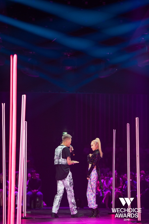 Kết hợp Đen đá không đường và Mượn rượu tỏ tình, BigDaddy x Emily x AMEE x Sóc Nâu làm say mê khán giả tại WeChoice Awards 2019 - Ảnh 9. Kết hợp Đen đá không đường và Mượn rượu tỏ tình, BigDaddy x Emily x AMEE x Sóc Nâu làm say mê khán giả tại WeChoice Awards 2019 - Ảnh 9.