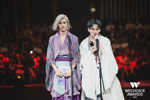 Loạt khoảnh khắc không đẹp không tính tiền của Denis Đặng tại WeChoice Awards 2019 - Ảnh 6. Loạt khoảnh khắc không đẹp không tính tiền của Denis Đặng tại WeChoice Awards 2019 - Ảnh 6.