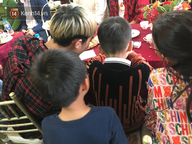 Không thoát khỏi câu bao giờ lấy vợ ở đám hỏi Duy Mạnh, Văn Toàn thừa nhận đã có bồ, Văn Thanh đáp cực lầy - Ảnh 2. Không thoát khỏi câu bao giờ lấy vợ ở đám hỏi Duy Mạnh, Văn Toàn thừa nhận đã có bồ, Văn Thanh đáp cực lầy - Ảnh 2.