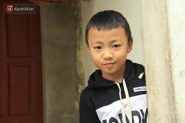 Tết ở gia đình đông con như “trại trẻ” tại Hà Nội: “Con muốn năm mới được sửa cái xích xe đạp để đi học, các chị thì ước có quần áo mới” - Ảnh 14. Tết ở gia đình đông con như “trại trẻ” tại Hà Nội: “Con muốn năm mới được sửa cái xích xe đạp để đi học, các chị thì ước có quần áo mới” - Ảnh 14.