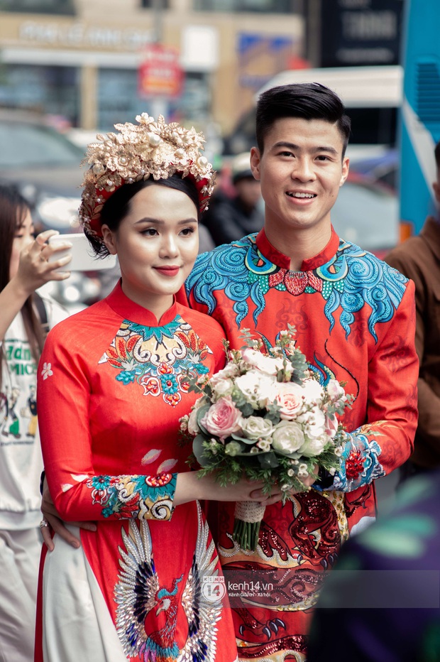 Khoảnh khắc đẹp trong đám hỏi Quỳnh Anh - Duy Mạnh: Chú rể toe toét cười từ đầu đến cuối, hẳn là vì rước được công chúa béo về dinh - Ảnh 6. Khoảnh khắc đẹp trong đám hỏi Quỳnh Anh - Duy Mạnh: Chú rể toe toét cười từ đầu đến cuối, hẳn là vì rước được công chúa béo về dinh - Ảnh 6.