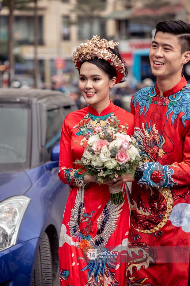 Khoảnh khắc đẹp trong đám hỏi Quỳnh Anh - Duy Mạnh: Chú rể toe toét cười từ đầu đến cuối, hẳn là vì rước được công chúa béo về dinh - Ảnh 5. Khoảnh khắc đẹp trong đám hỏi Quỳnh Anh - Duy Mạnh: Chú rể toe toét cười từ đầu đến cuối, hẳn là vì rước được công chúa béo về dinh - Ảnh 5.