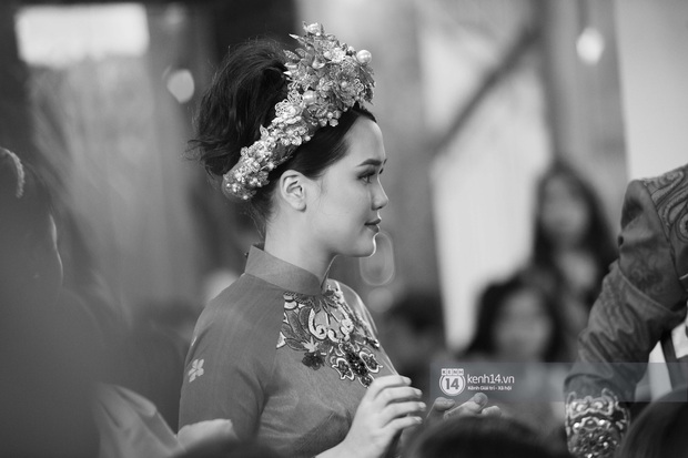 Khoảnh khắc đẹp trong đám hỏi Quỳnh Anh - Duy Mạnh: Chú rể toe toét cười từ đầu đến cuối, hẳn là vì rước được công chúa béo về dinh - Ảnh 8. Khoảnh khắc đẹp trong đám hỏi Quỳnh Anh - Duy Mạnh: Chú rể toe toét cười từ đầu đến cuối, hẳn là vì rước được công chúa béo về dinh - Ảnh 8.