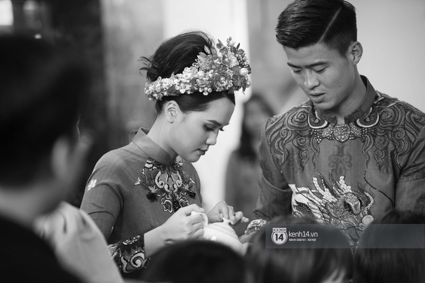 Khoảnh khắc đẹp trong đám hỏi Quỳnh Anh - Duy Mạnh: Chú rể toe toét cười từ đầu đến cuối, hẳn là vì rước được công chúa béo về dinh - Ảnh 9. Khoảnh khắc đẹp trong đám hỏi Quỳnh Anh - Duy Mạnh: Chú rể toe toét cười từ đầu đến cuối, hẳn là vì rước được công chúa béo về dinh - Ảnh 9.