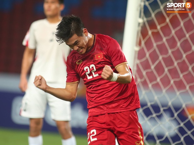 Khoảnh khắc đáng buồn nhất VCK U23 châu Á 2020: Đình Trọng nhận thẻ đỏ, U23 Việt Nam mất hết sau trận đấu với CHDCND Triều Tiến - Ảnh 8. Khoảnh khắc đáng buồn nhất VCK U23 châu Á 2020: Đình Trọng nhận thẻ đỏ, U23 Việt Nam mất hết sau trận đấu với CHDCND Triều Tiến - Ảnh 8.