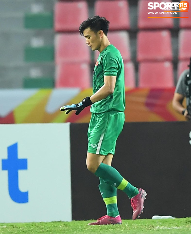 Khoảnh khắc đáng buồn nhất VCK U23 châu Á 2020: Đình Trọng nhận thẻ đỏ, U23 Việt Nam mất hết sau trận đấu với CHDCND Triều Tiến - Ảnh 5. Khoảnh khắc đáng buồn nhất VCK U23 châu Á 2020: Đình Trọng nhận thẻ đỏ, U23 Việt Nam mất hết sau trận đấu với CHDCND Triều Tiến - Ảnh 5.