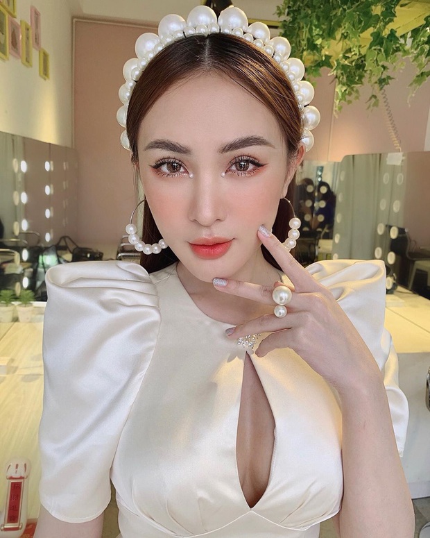 Sao Việt – Hàn – Trung theo style đính đá, ngọc trai: Người nhấn vài hạt, người “quẩy” cả lố - Ảnh 7. Sao Việt – Hàn – Trung theo style đính đá, ngọc trai: Người nhấn vài hạt, người “quẩy” cả lố - Ảnh 7.