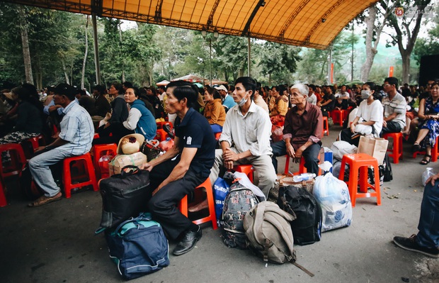 Chuyến xe nghĩa tình đưa miễn phí gần 700 sinh viên và người lao động nghèo mưu sinh ở Sài Gòn về quê đón Tết Canh Tý 2020 - Ảnh 2. Chuyến xe nghĩa tình đưa miễn phí gần 700 sinh viên và người lao động nghèo mưu sinh ở Sài Gòn về quê đón Tết Canh Tý 2020 - Ảnh 2.